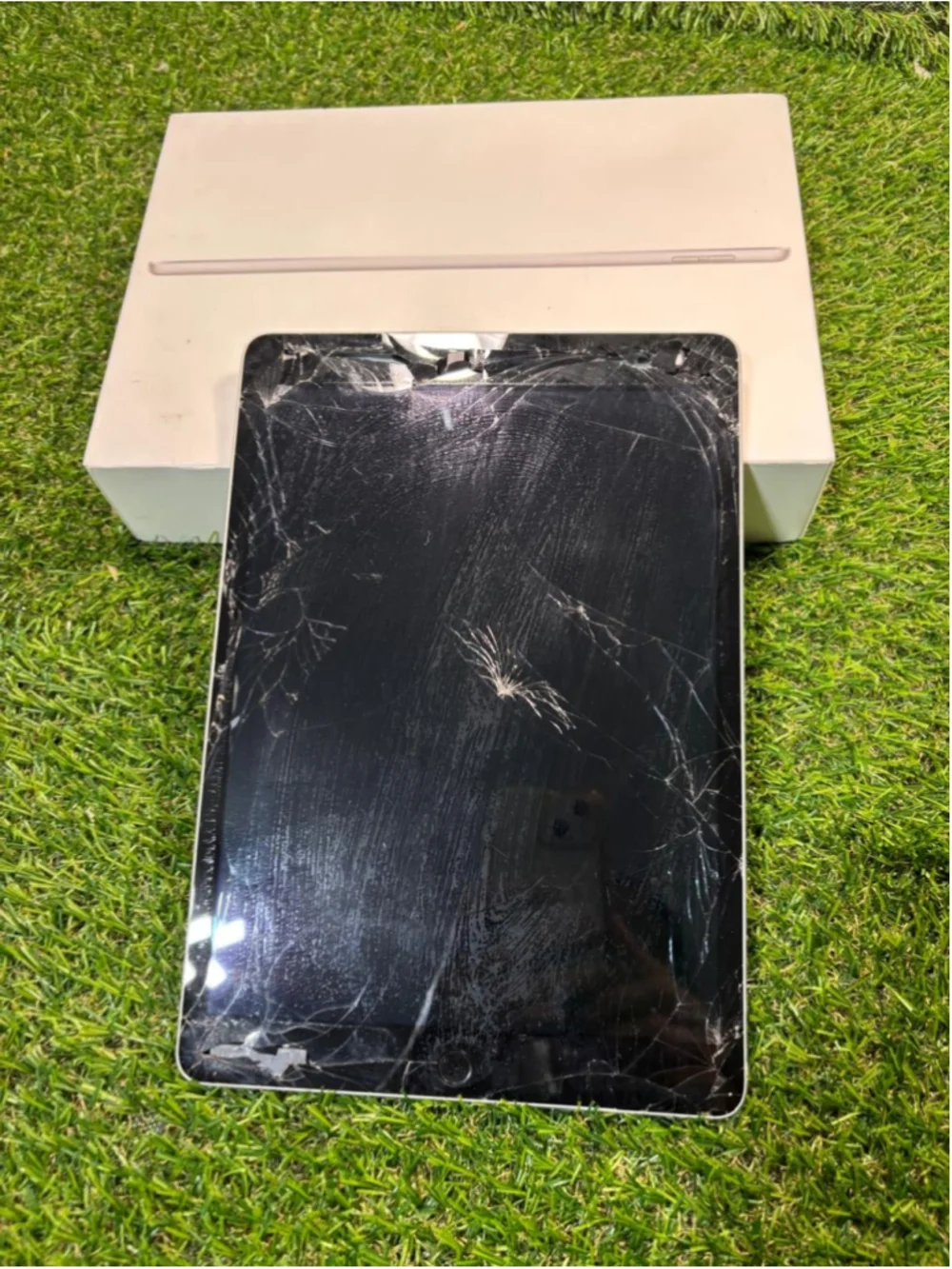 Apple iPad Tablet One Size Black White Damaged #1036